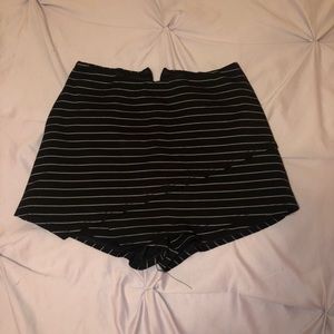 Lulus brand skort
